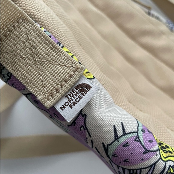 The North Face Berkeley Field Crossybody Bag Purse Purple Floral Print - Picture 3 of 9